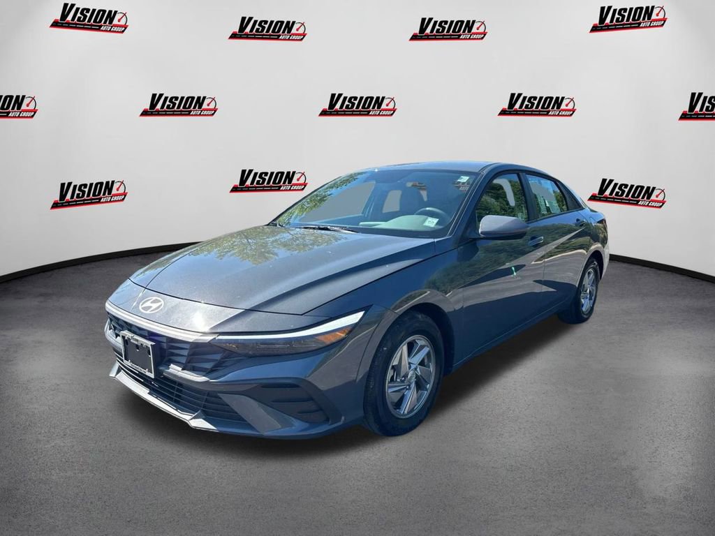 Certified 2025 Hyundai Elantra SE w/ Cargo Package