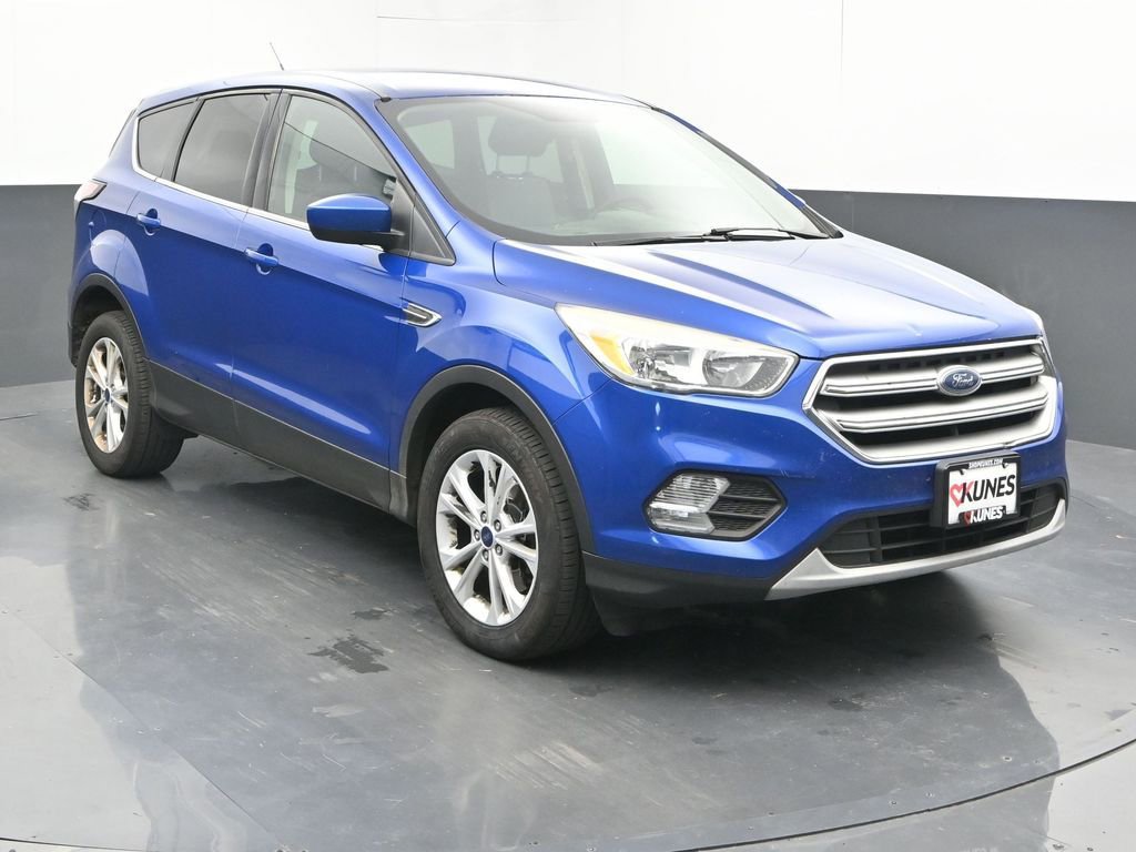Used 2017 Ford Escape SE image 2