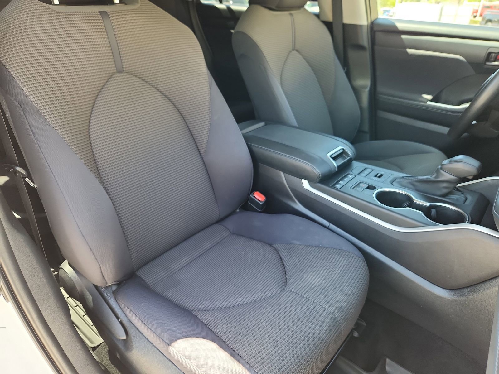 Used 2022 Toyota Highlander L AWD/4WD image 15