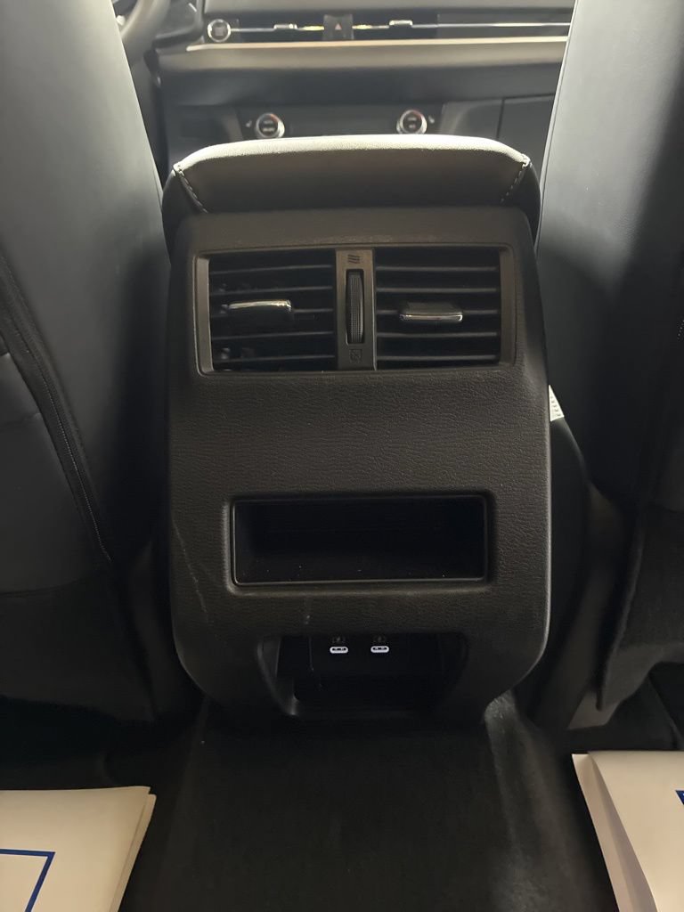 Used 2025 Mitsubishi Outlander AWD image 26