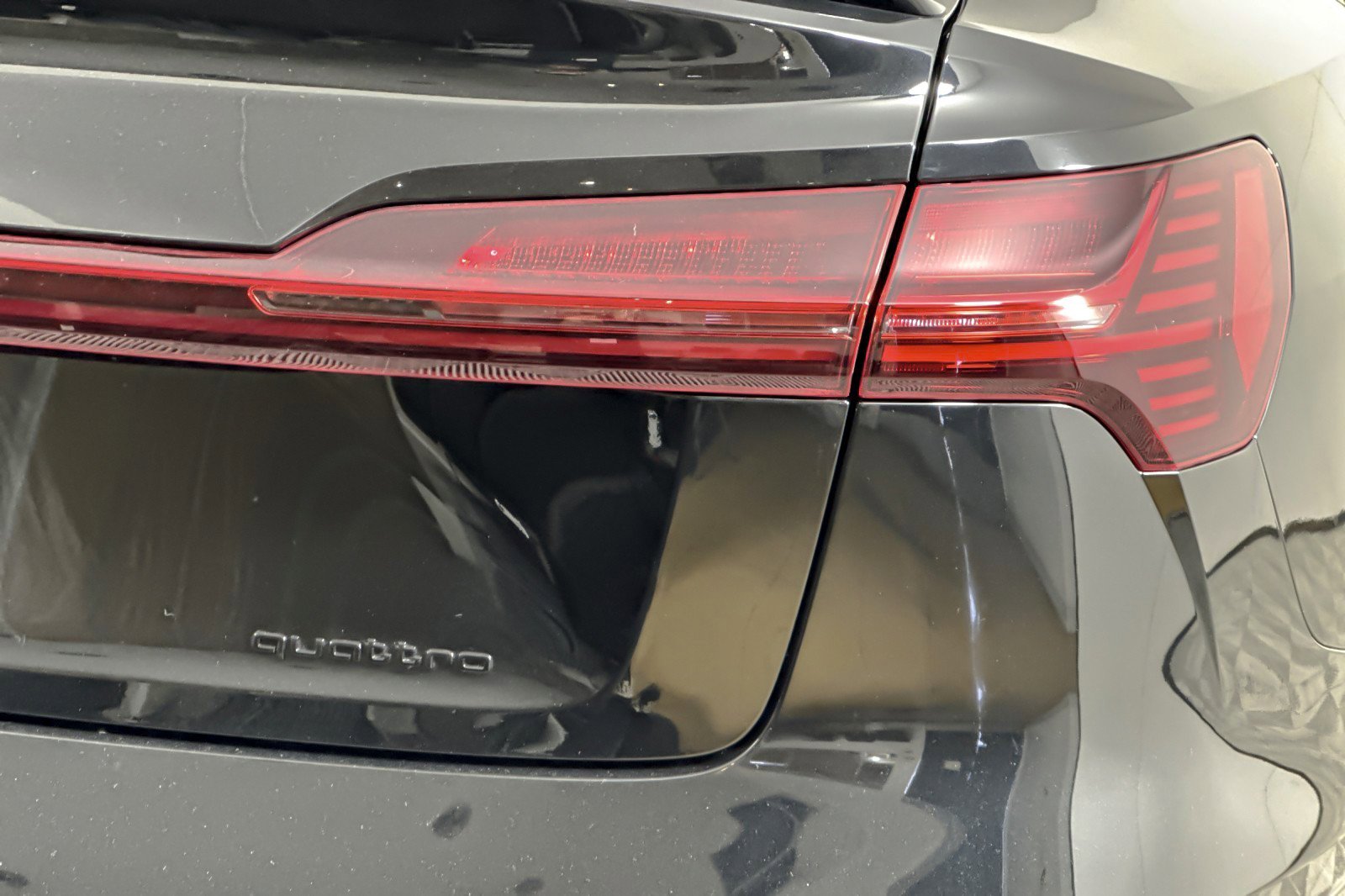 Used 2023 Audi e-tron Premium Plus w/ Premium Plus Package image 26