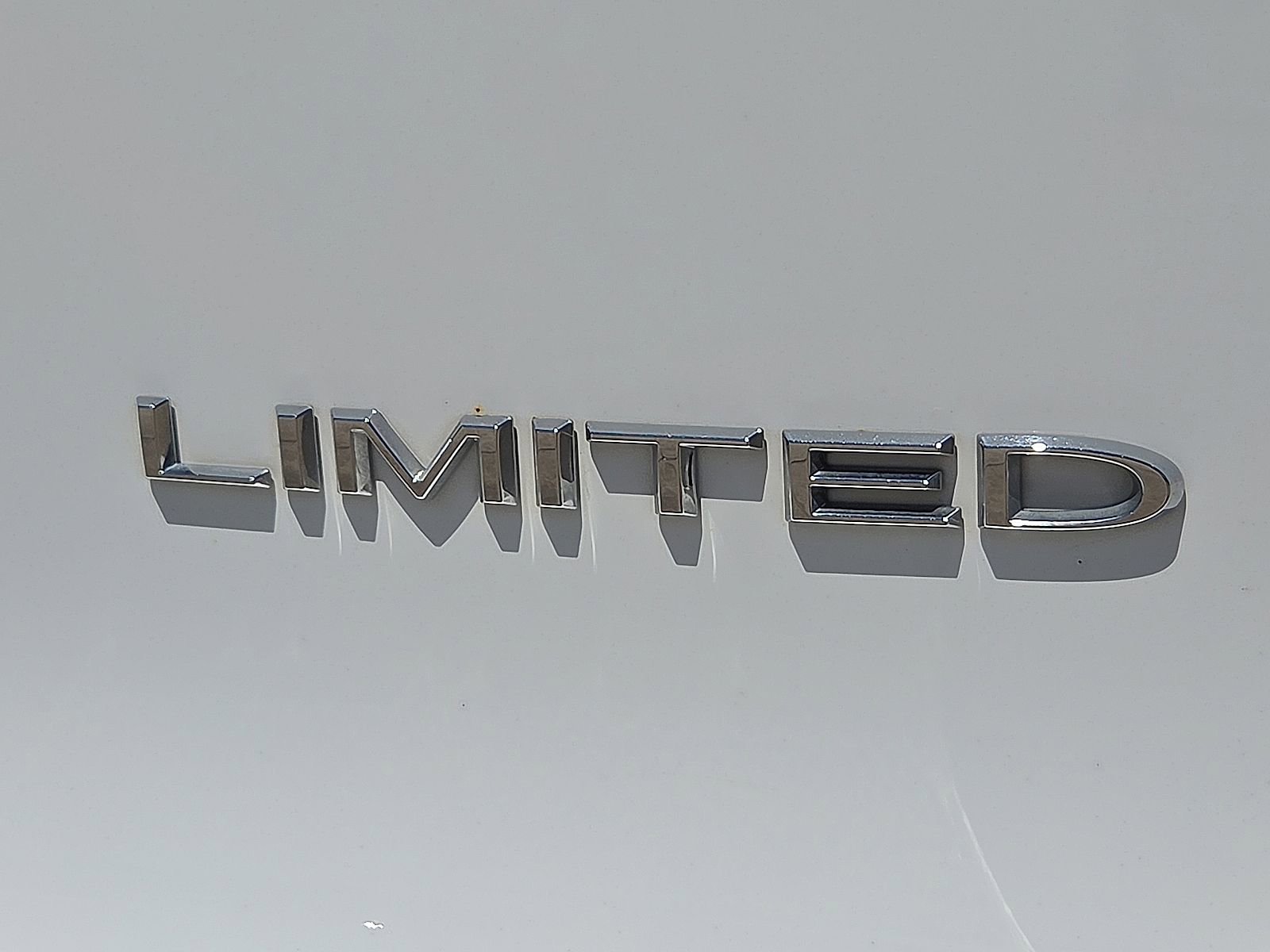 Used 2024 Chrysler Pacifica Limited FWD image 9