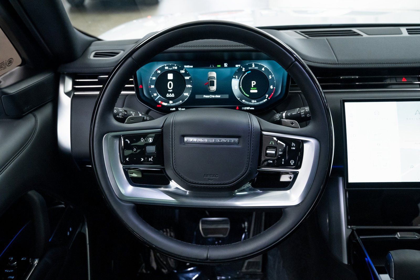 Used 2025 Land Rover Range Rover SE image 12