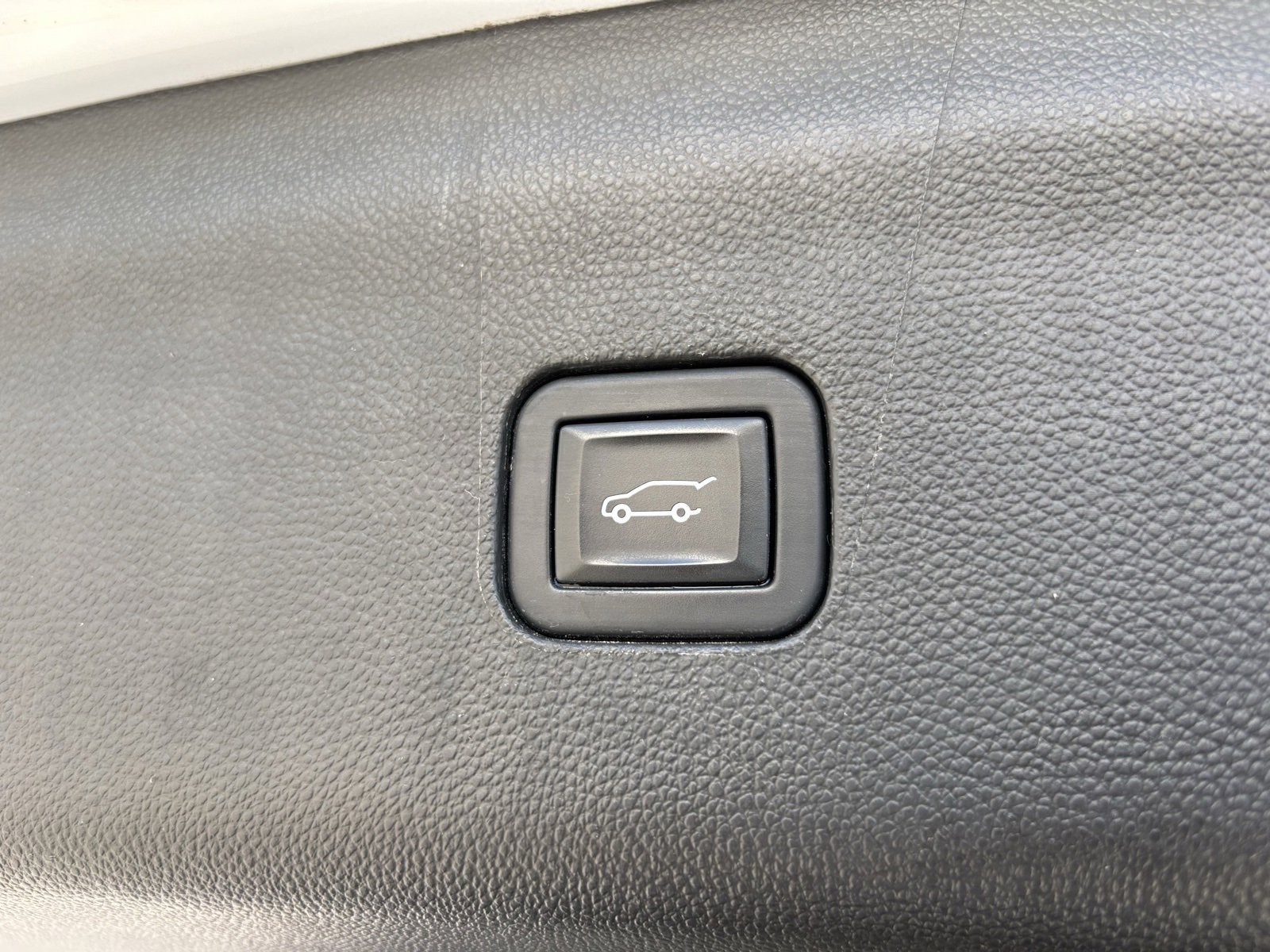 Used 2023 Buick Enclave Essence image 21