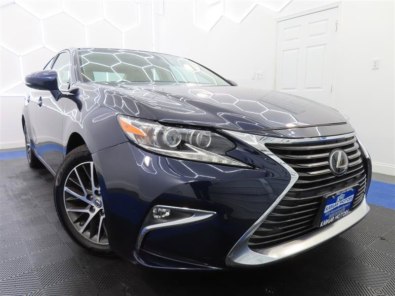 Used 2017 Lexus ES 350 w/ Luxury Package FWD image 2