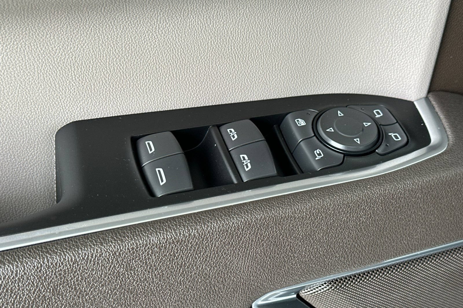 Certified 2026 GMC Sierra 1500 SLT RWD image 12