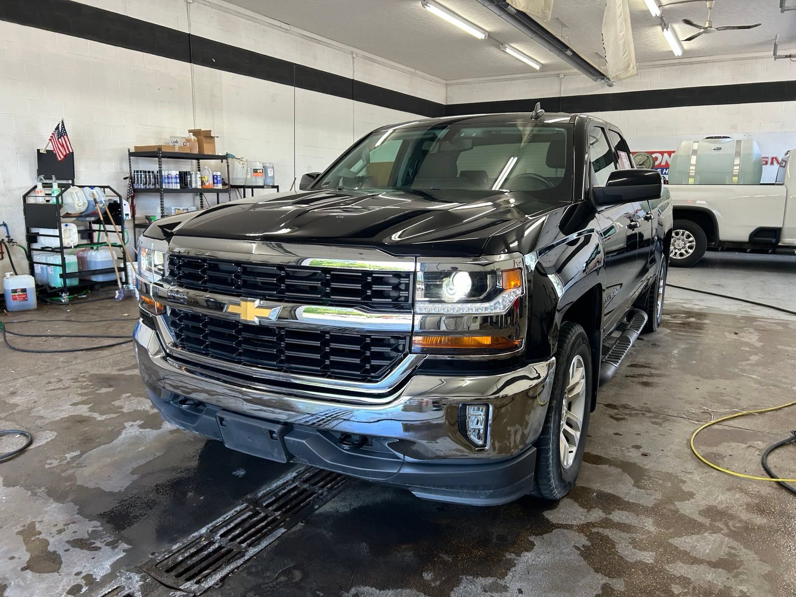 Used 2017 Chevrolet Silverado 1500 LT w/ All Star Edition AWD/4WD image 34