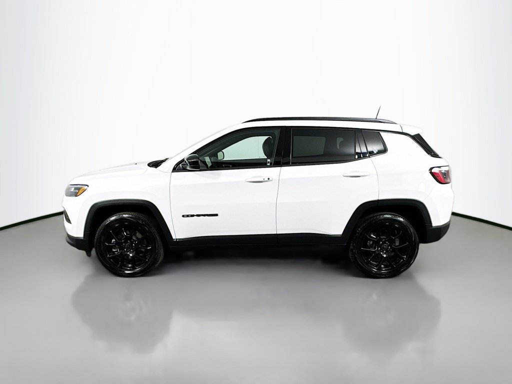 Used 2025 Jeep Compass Latitude w/ Altitude Special Edition AWD/4WD image 2