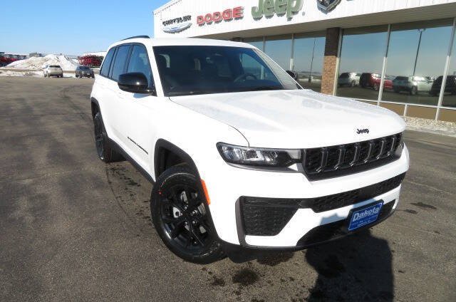 New 2026 Jeep Grand Cherokee Altitude AWD/4WD image 4