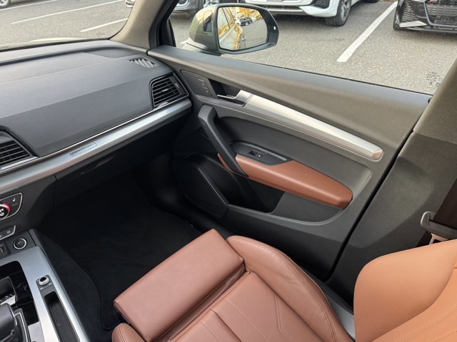 Certified 2025 Audi Q5 2.0T Premium w/ Convenience Plus Package image 13