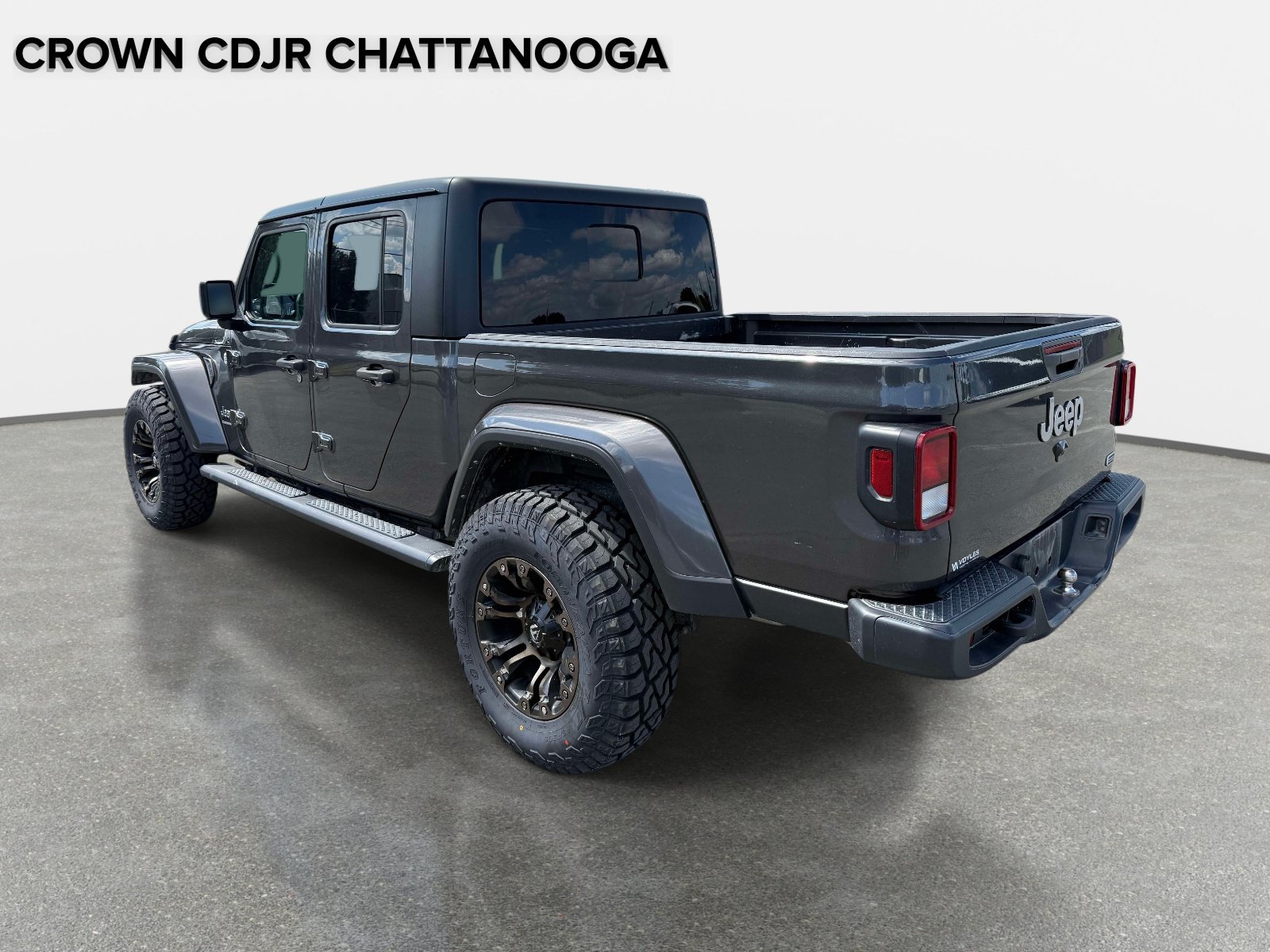 Used 2023 Jeep Gladiator Overland AWD/4WD image 3
