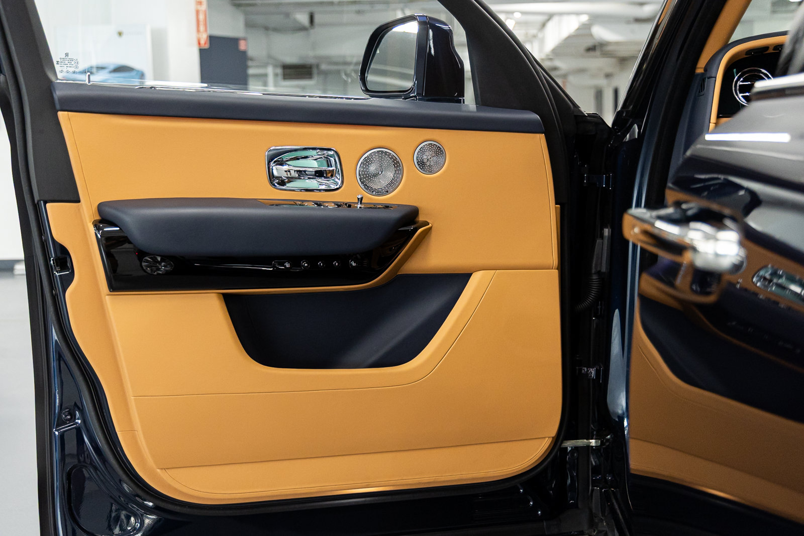 Certified 2025 Rolls-Royce Cullinan AWD/4WD image 30