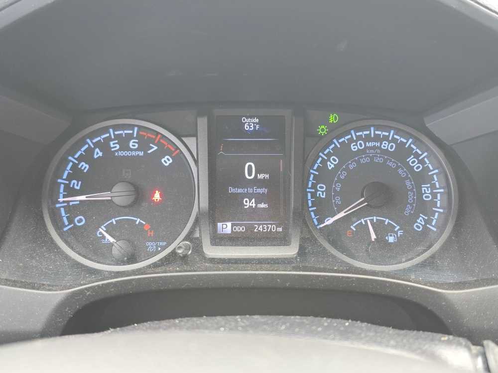 Used 2020 Toyota Tacoma TRD Sport w/ TRD Premium Sport Package AWD/4WD image 21