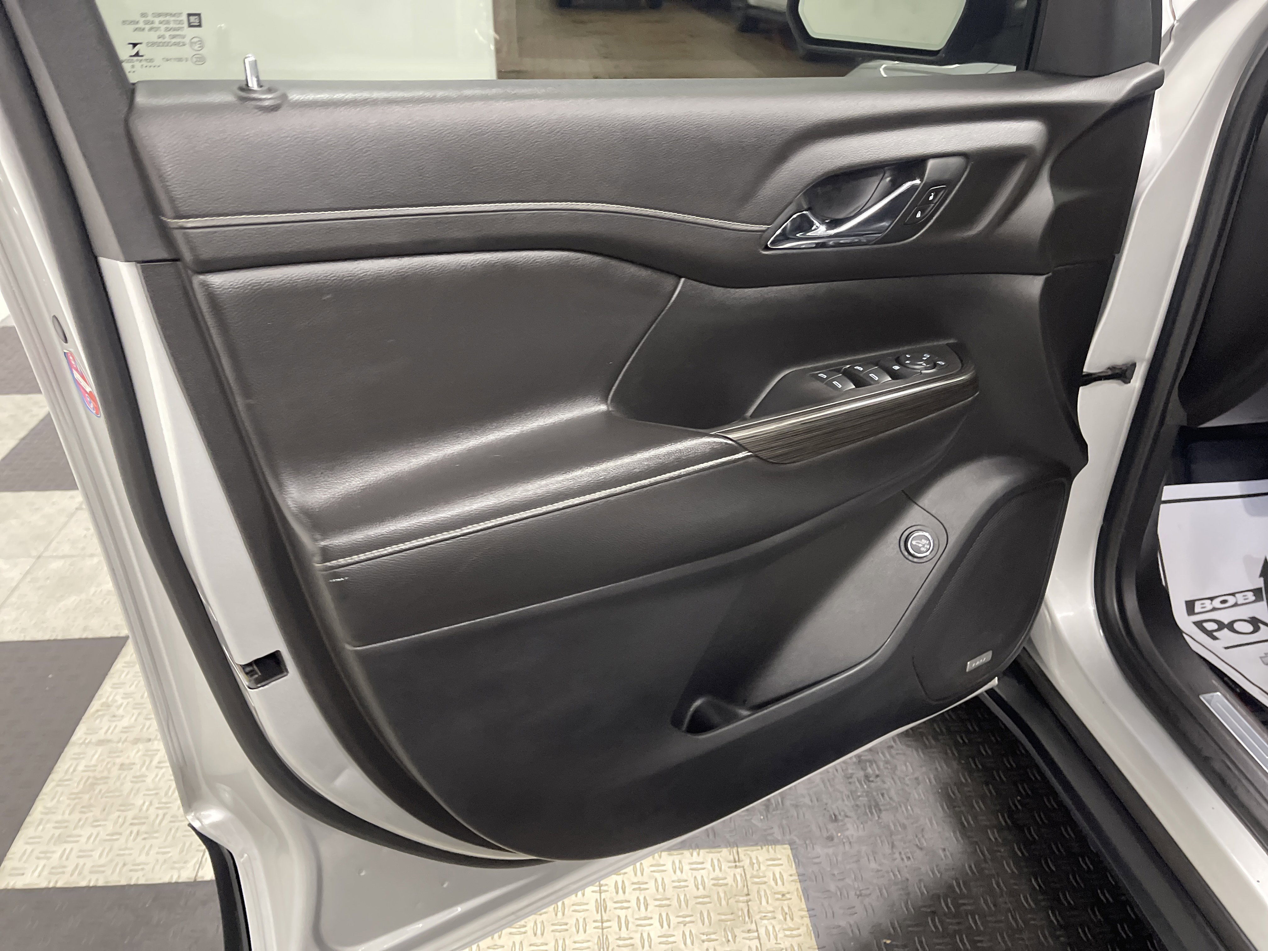 Used 2019 GMC Acadia SLT AWD/4WD image 10