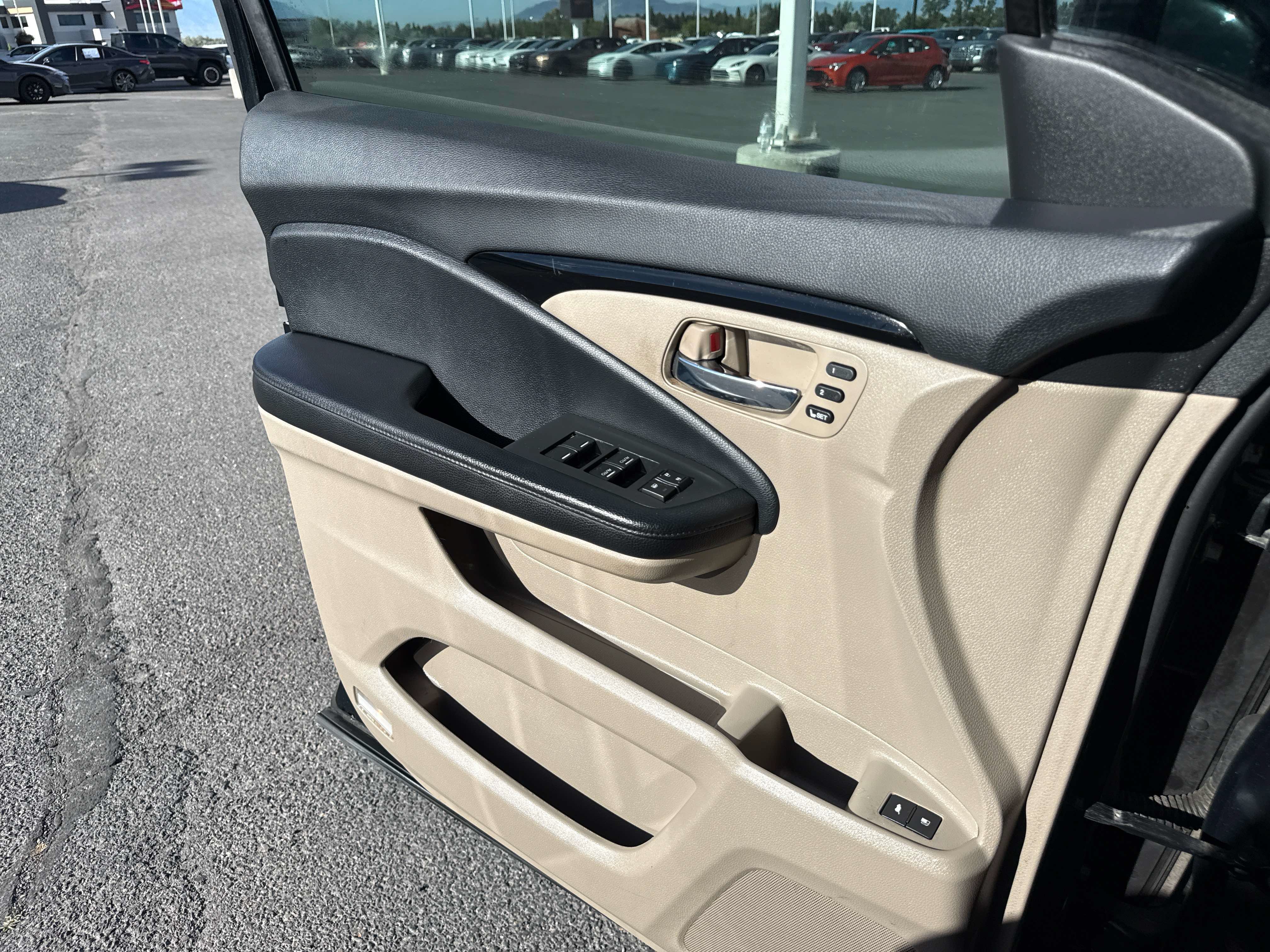 Used 2016 Honda Pilot Touring image 12