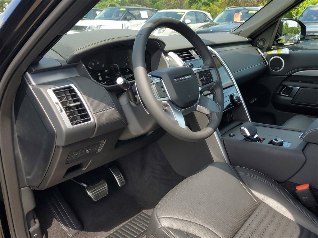 New 2025 Land Rover Discovery Dynamic SE image 7