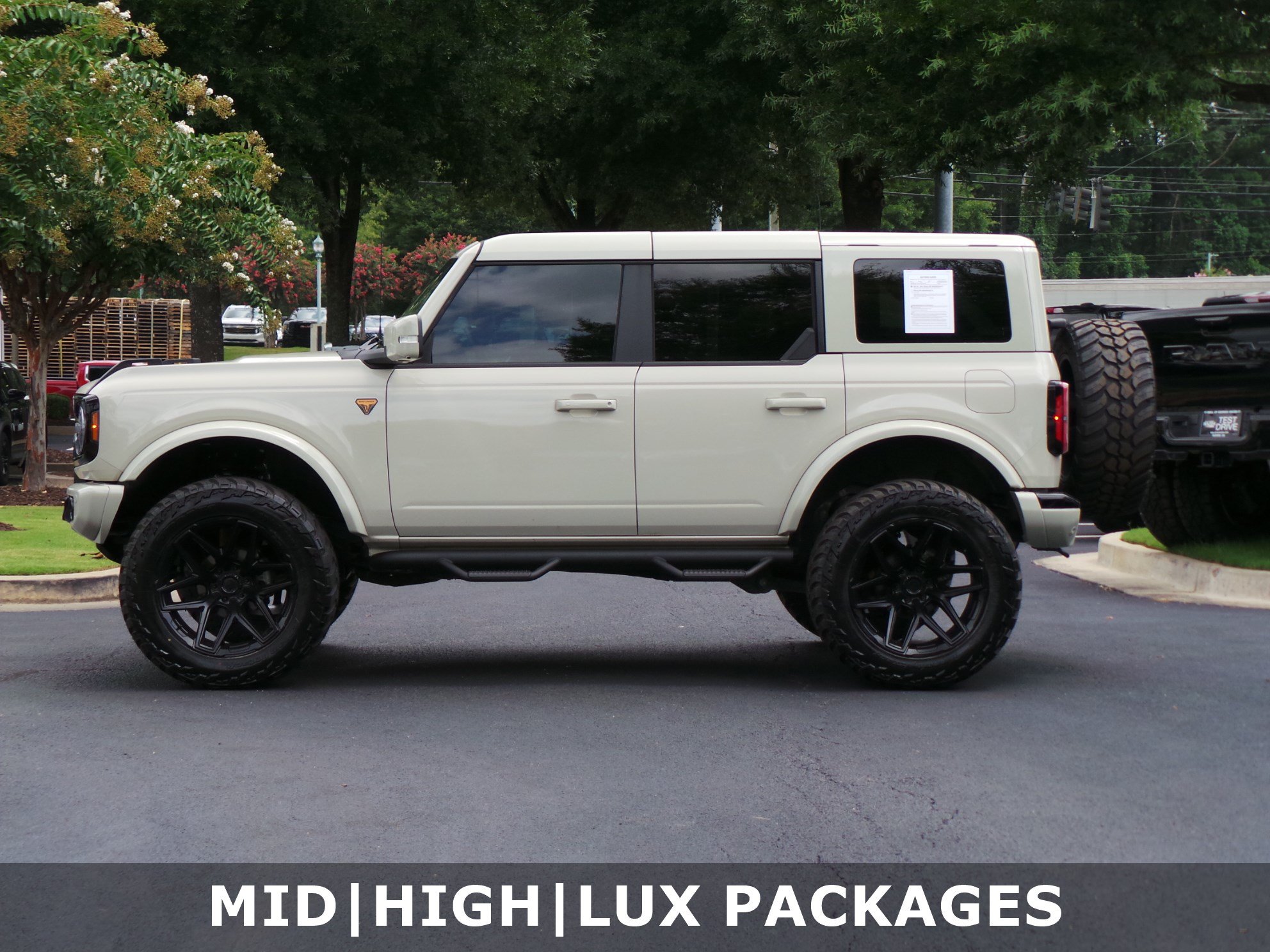 Used 2025 Ford Bronco Badlands AWD/4WD image 5