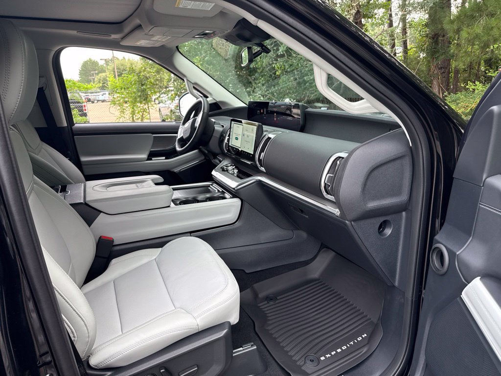 New 2027 Ford Expedition Max Platinum RWD image 57