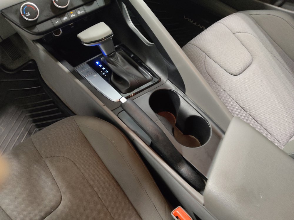 Used 2025 Hyundai Elantra SE FWD image 26