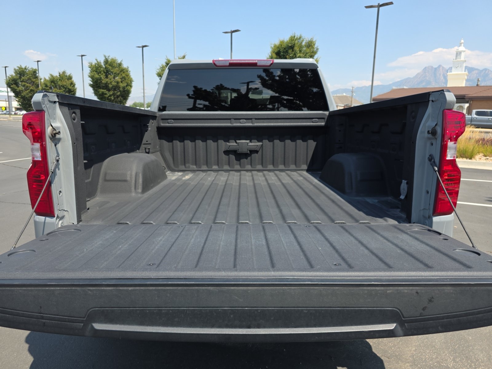 Used 2024 Chevrolet Silverado 1500 Custom Trail Boss AWD/4WD image 27