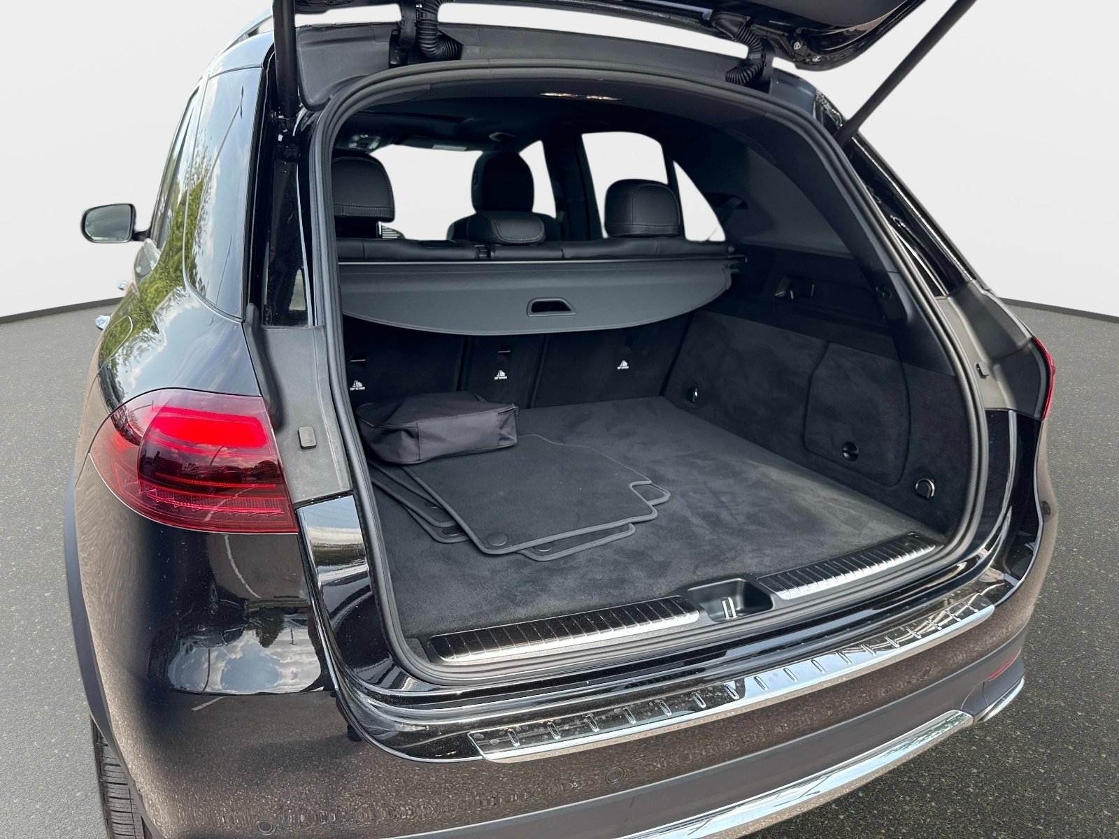 Certified 2025 Mercedes-Benz GLE 450e 4MATIC image 8