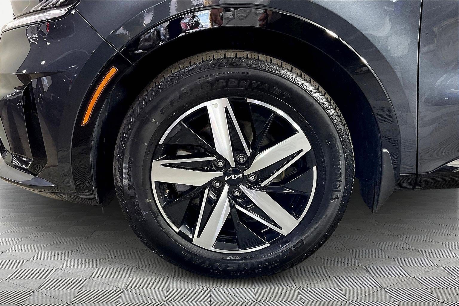 Certified 2023 Kia Sorento S w/ Panoramic Sunroof Package image 35