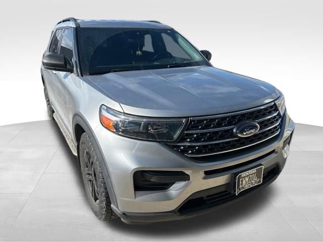 Used 2020 Ford Explorer XLT w/ Comfort Package AWD/4WD image 3