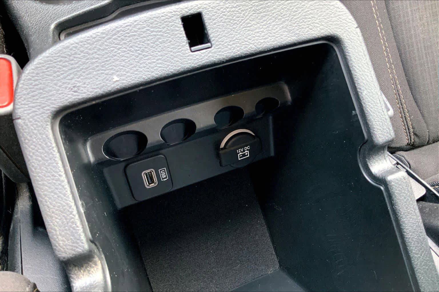 Used 2016 Jeep Cherokee Latitude FWD image 29