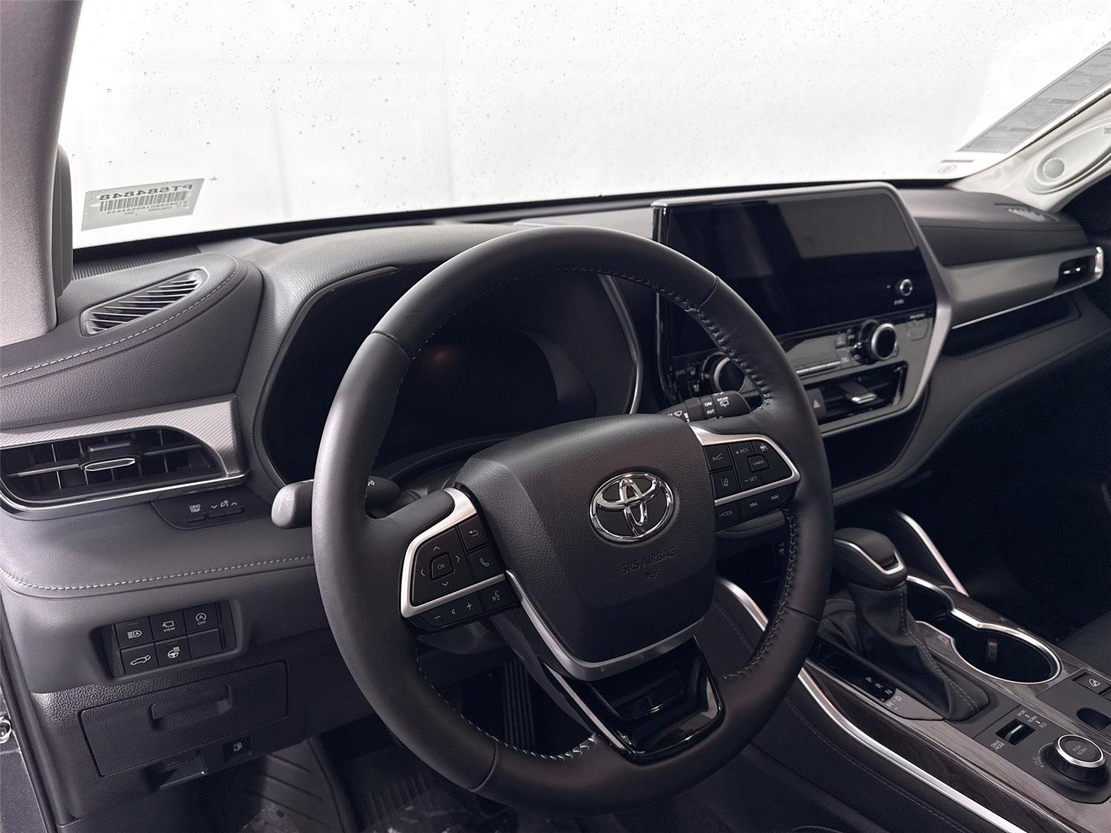 Certified 2025 Toyota Highlander Platinum image 4