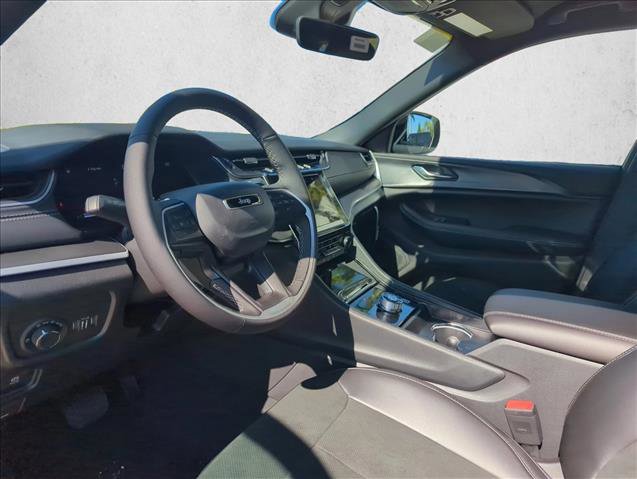 New 2025 Jeep Grand Cherokee Altitude image 3