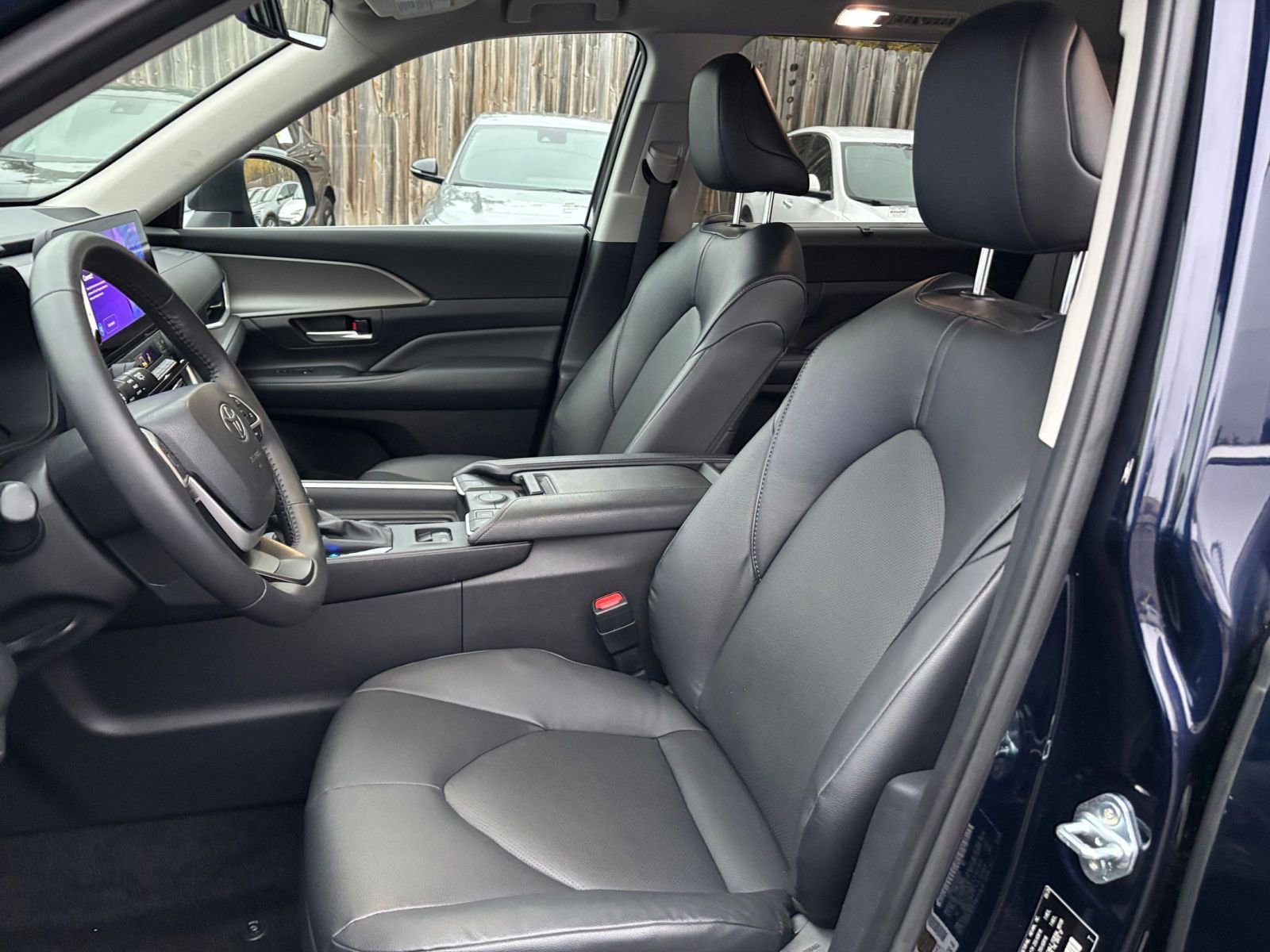 Used 2025 Toyota Grand Highlander LE image 32