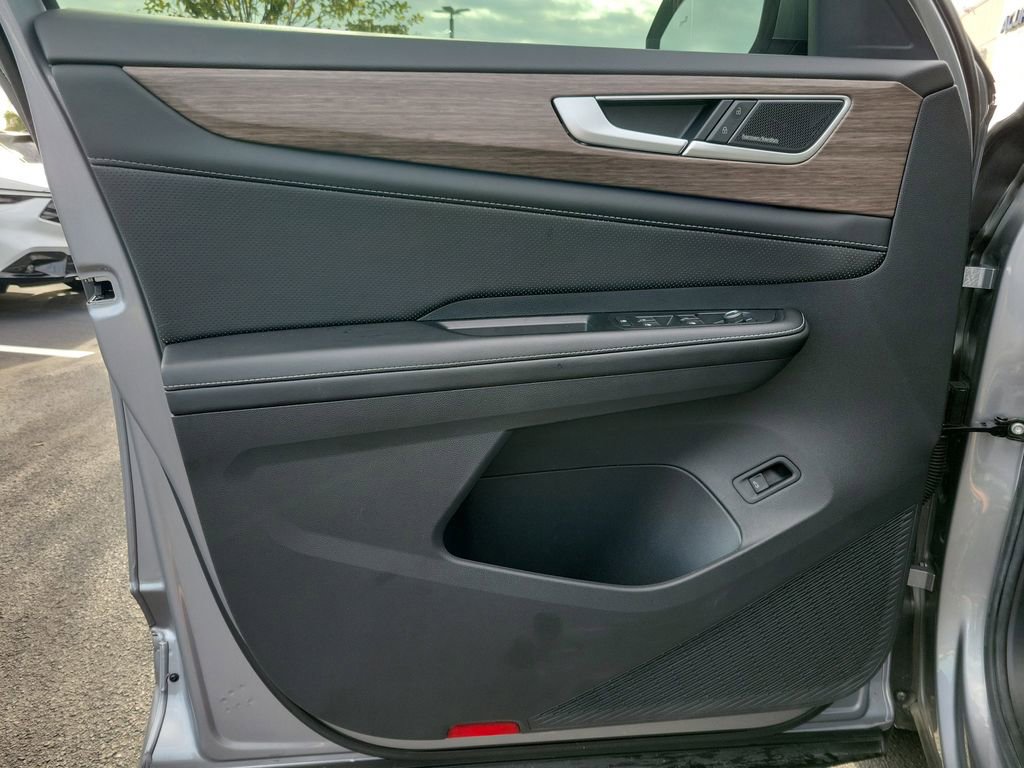 Used 2024 Volkswagen Atlas SEL Premium R-Line image 19