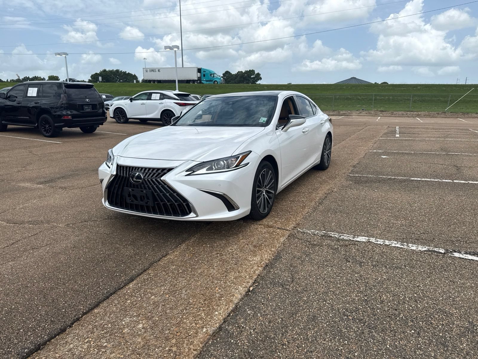 Used 2023 Lexus ES 350 w/ Premium Package FWD image 1