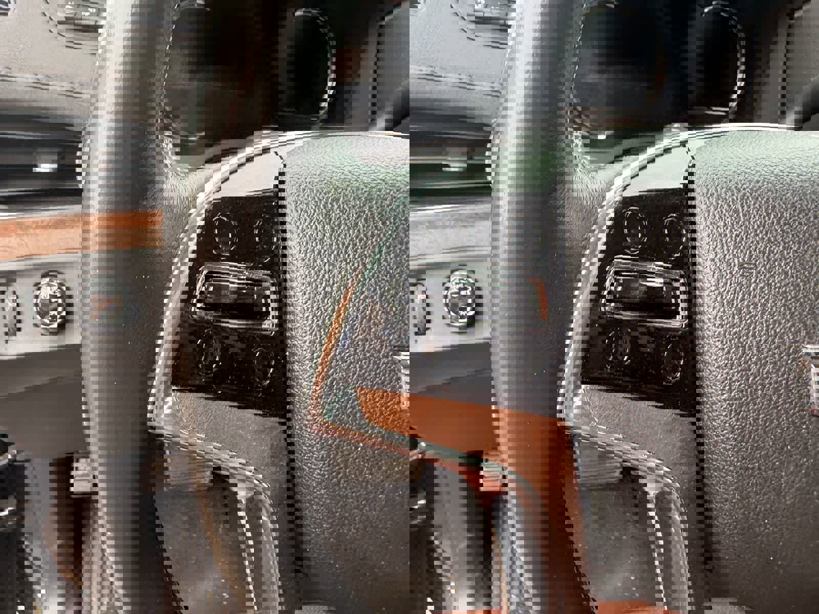 Used 2016 Cadillac Escalade Luxury image 20