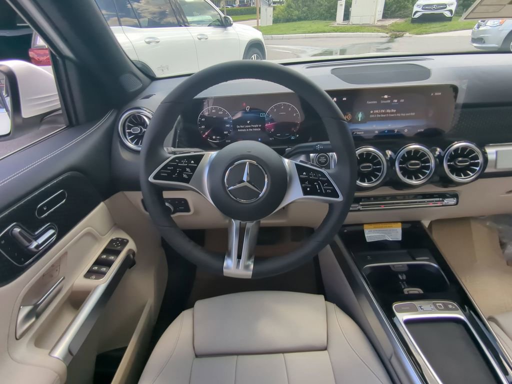 New 2025 Mercedes-Benz GLB 250 GLB 250 image 3