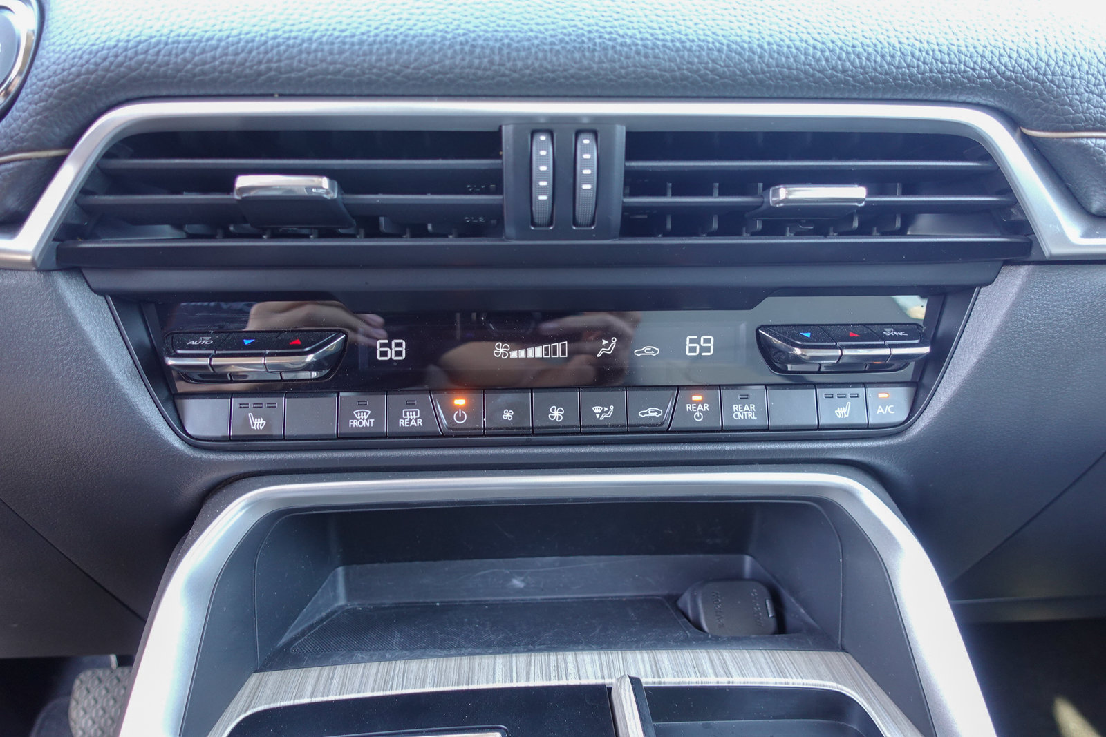 Certified 2024 MAZDA CX-90 Plug-In Hybrid w/ Preferred AWD/4WD image 24