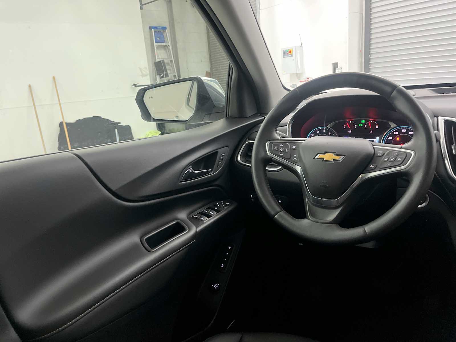 Used 2018 Chevrolet Equinox Premier FWD image 15