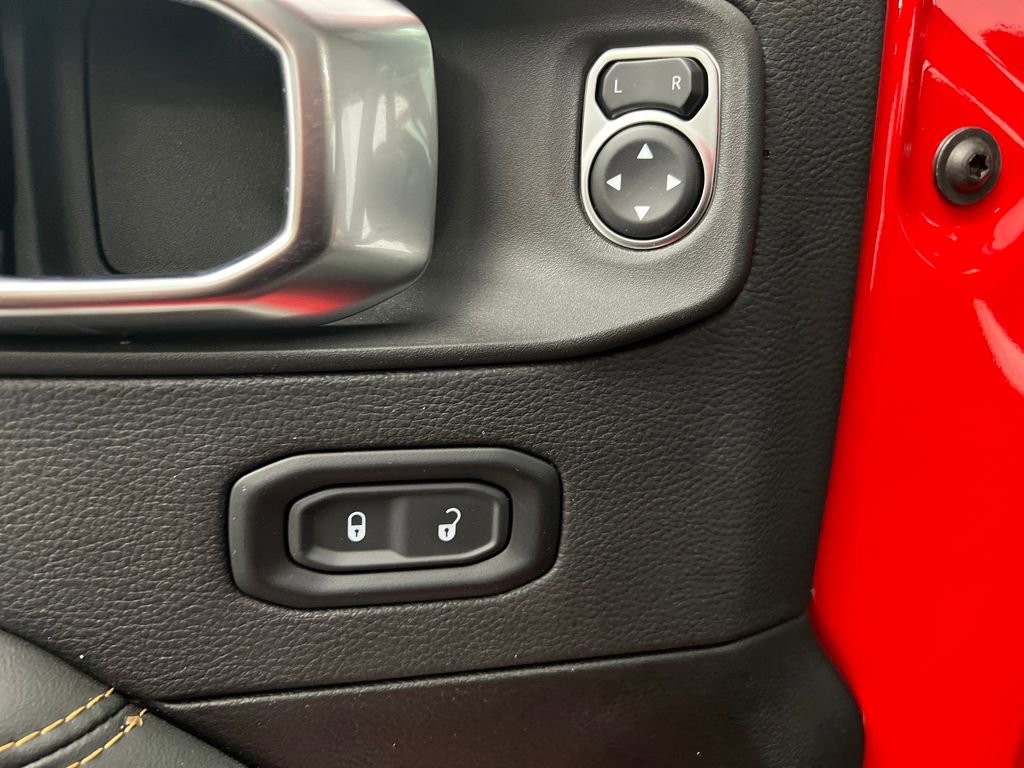 Used 2025 Jeep Wrangler Unlimited Sahara AWD/4WD image 12