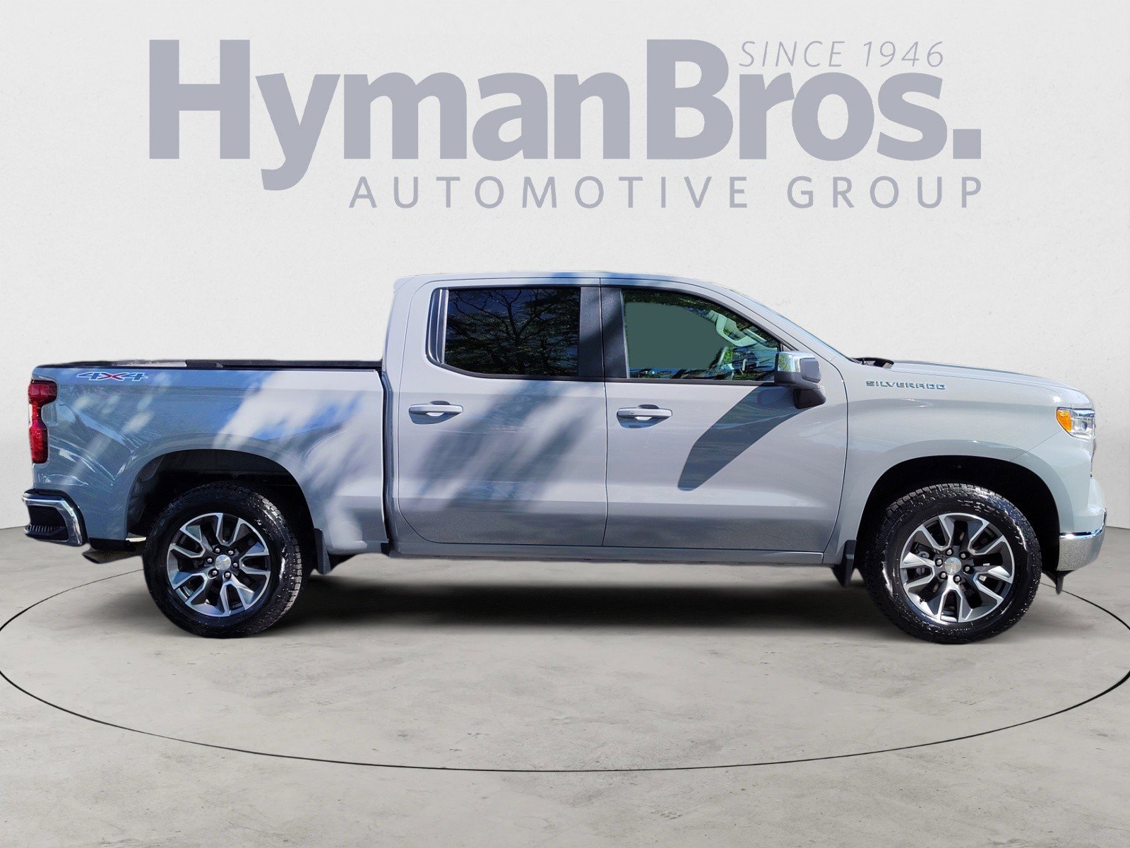 Used 2024 Chevrolet Silverado 1500 LT AWD/4WD image 2