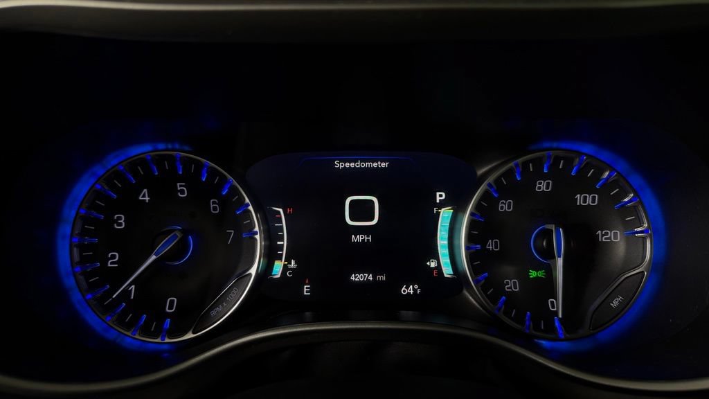 Used 2024 Chrysler Pacifica Touring-L AWD/4WD image 20