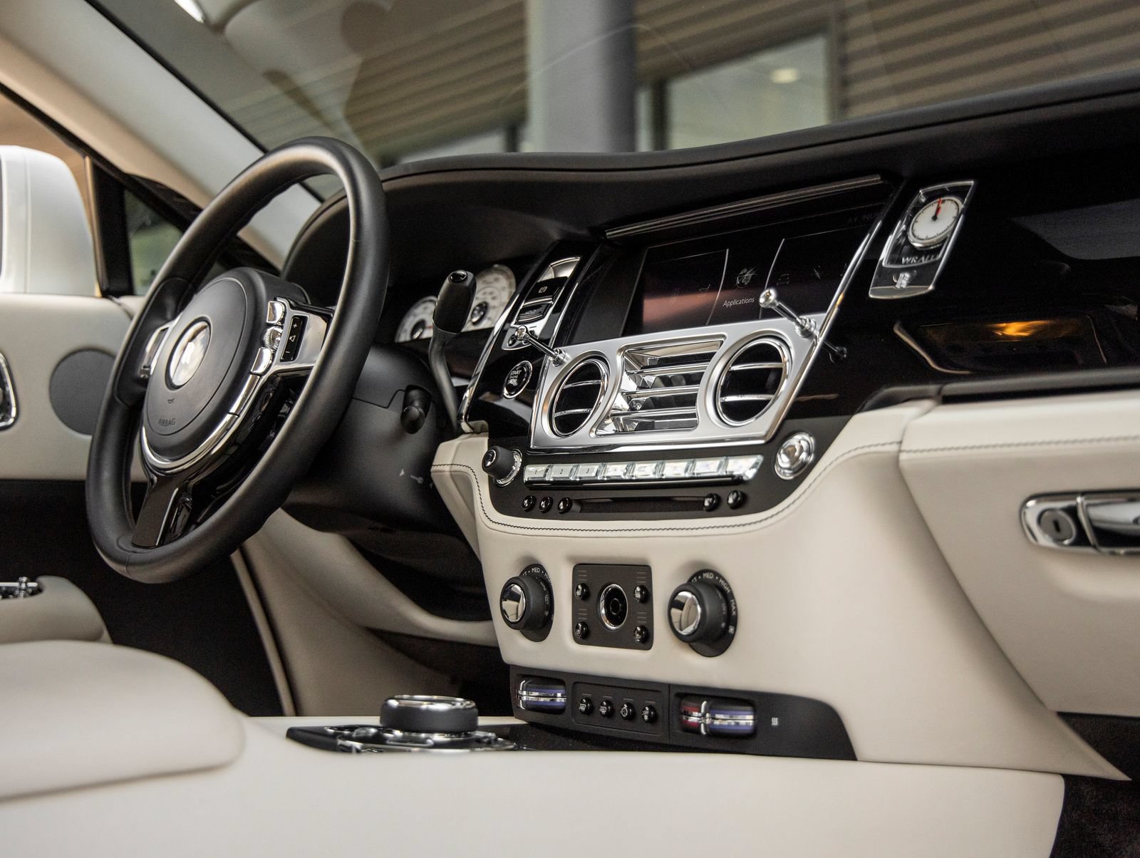 Used 2018 Rolls-Royce Wraith RWD image 45