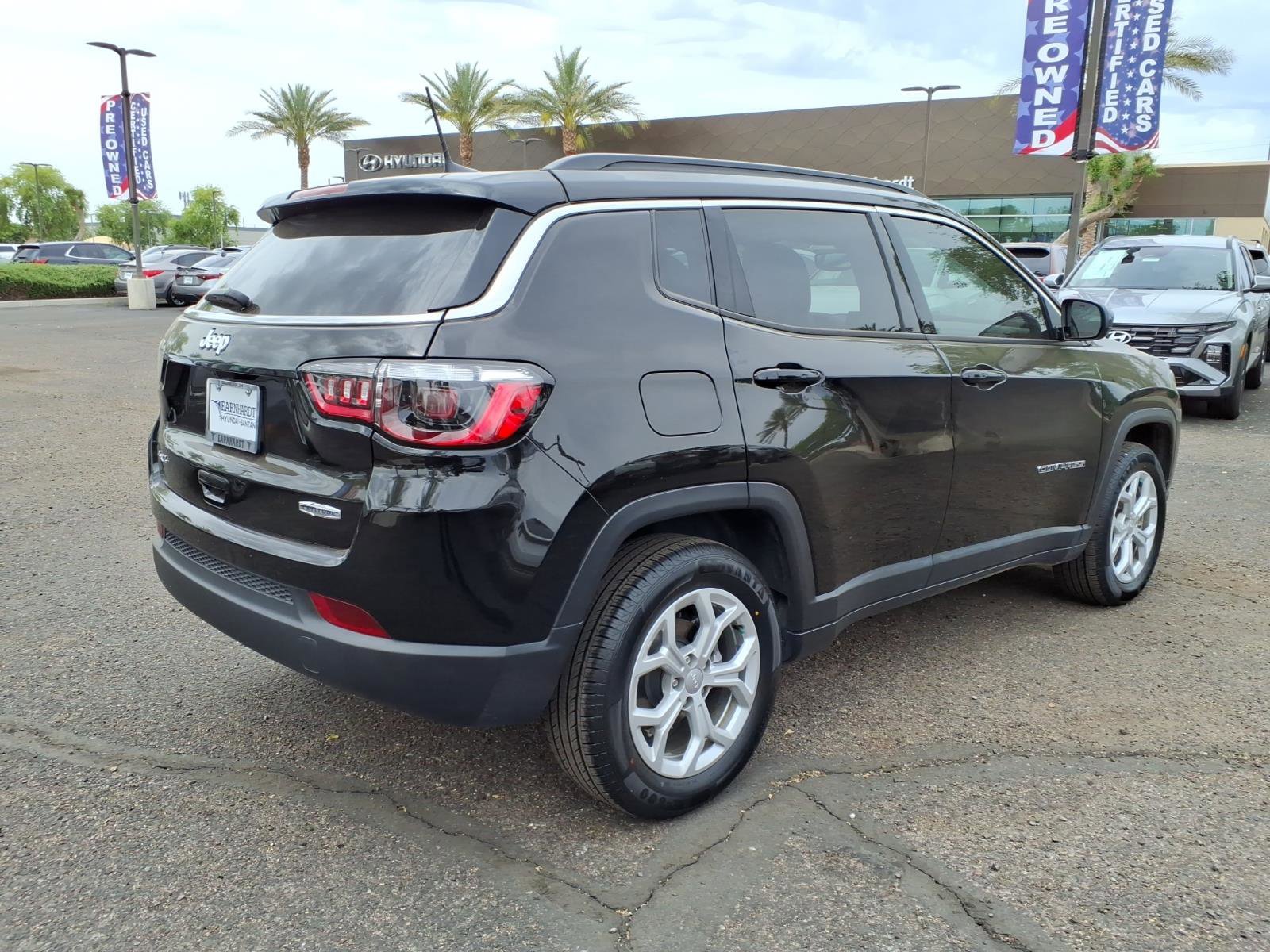 Used 2024 Jeep Compass Latitude image 5