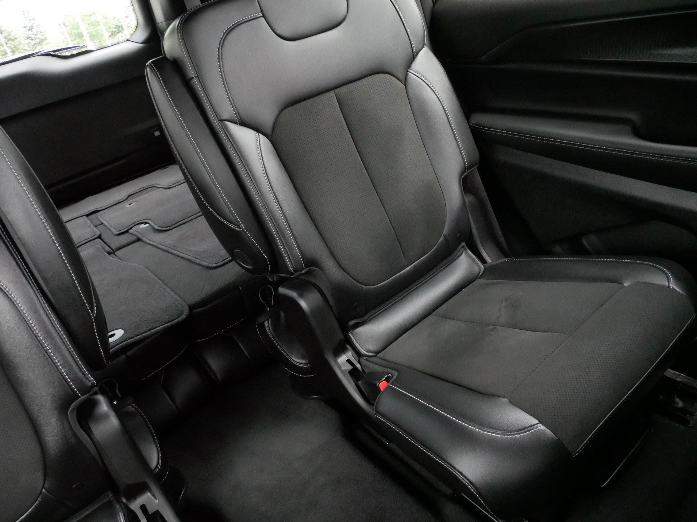 Used 2025 Jeep Grand Cherokee L Altitude AWD/4WD image 14