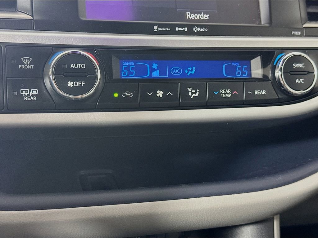 Used 2018 Toyota Highlander Plus FWD image 18