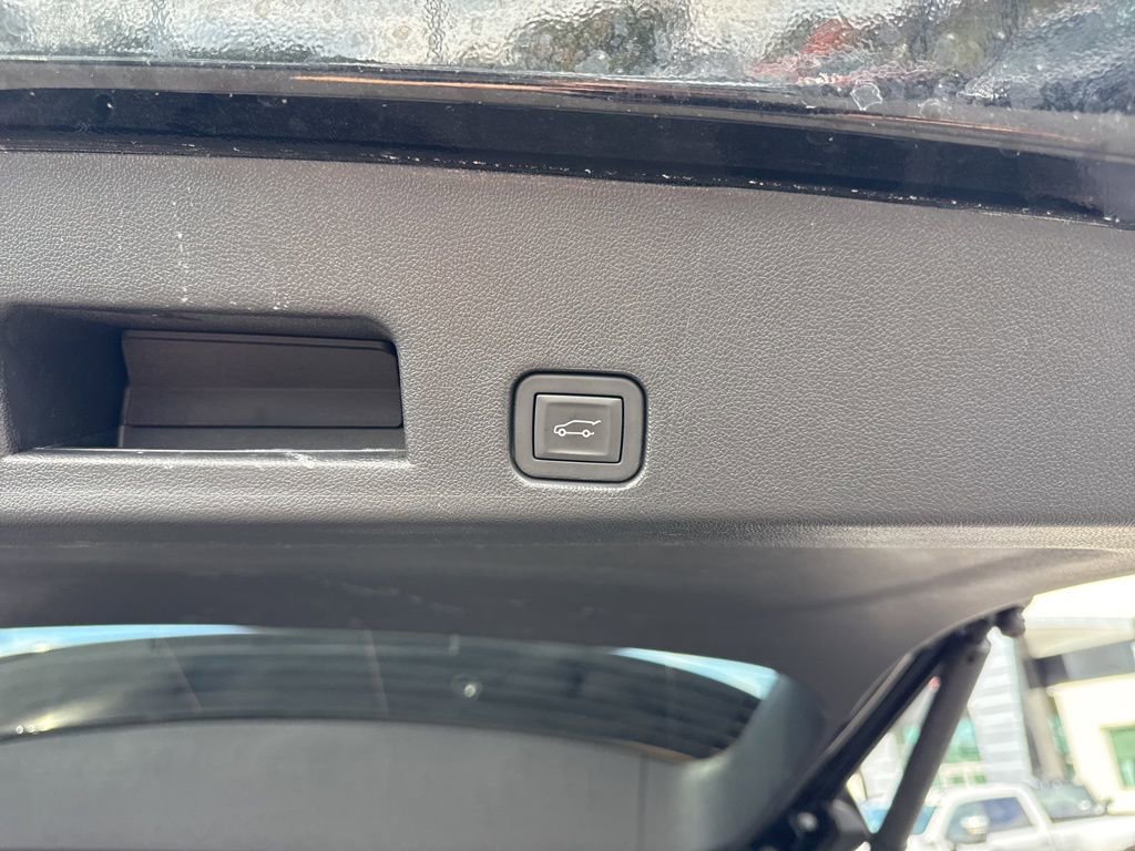 Used 2025 Chevrolet Traverse LT image 31