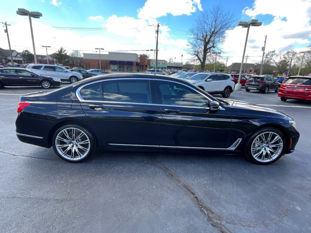 Used 2017 BMW 750i image 6