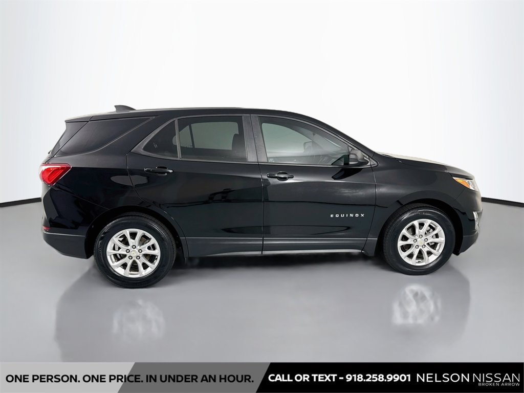 Used 2020 Chevrolet Equinox LS w/ LS Convenience Package FWD image 4