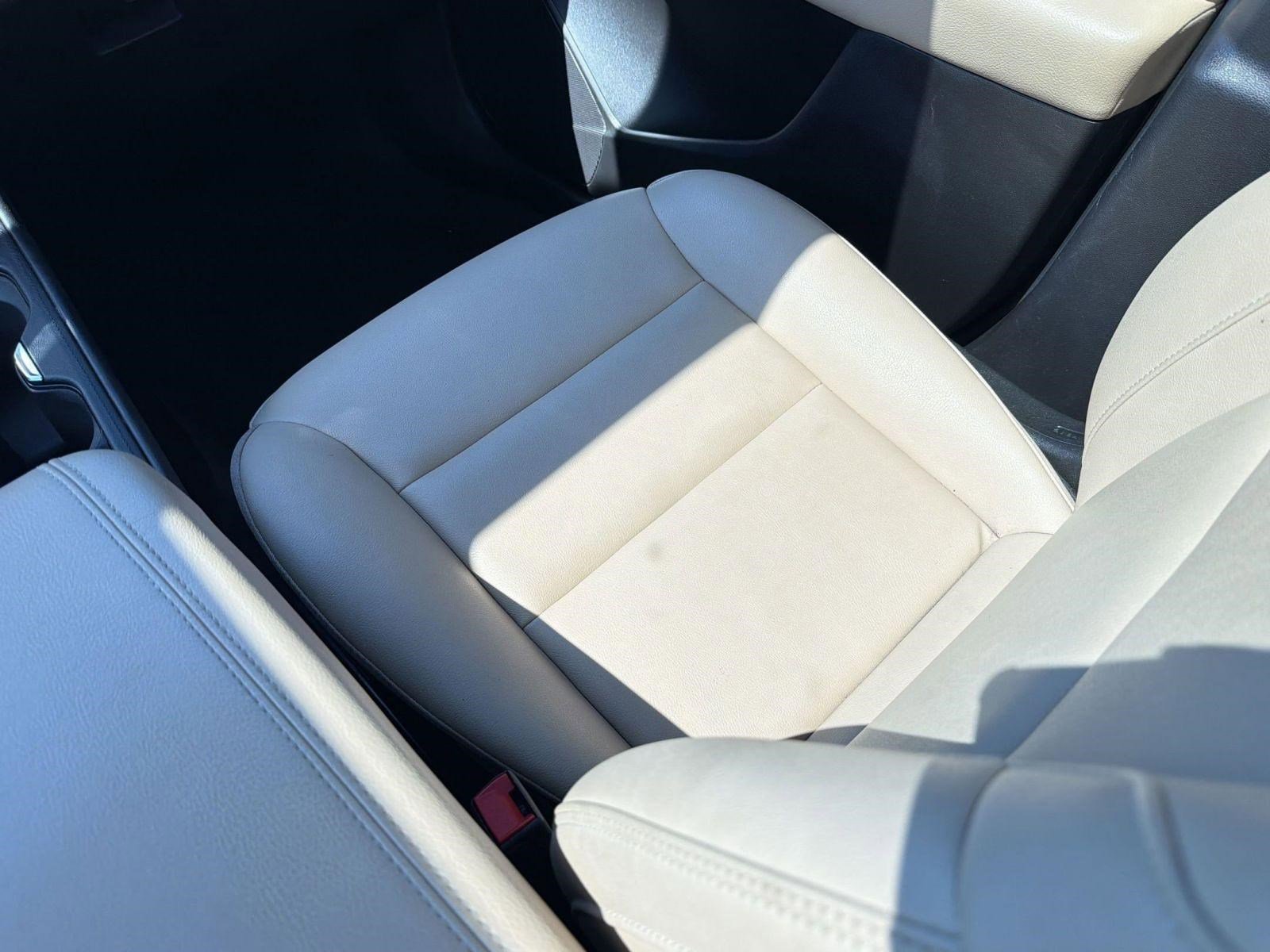 Used 2024 Cadillac XT4 Luxury w/ LPO, Floor Liner Package image 32