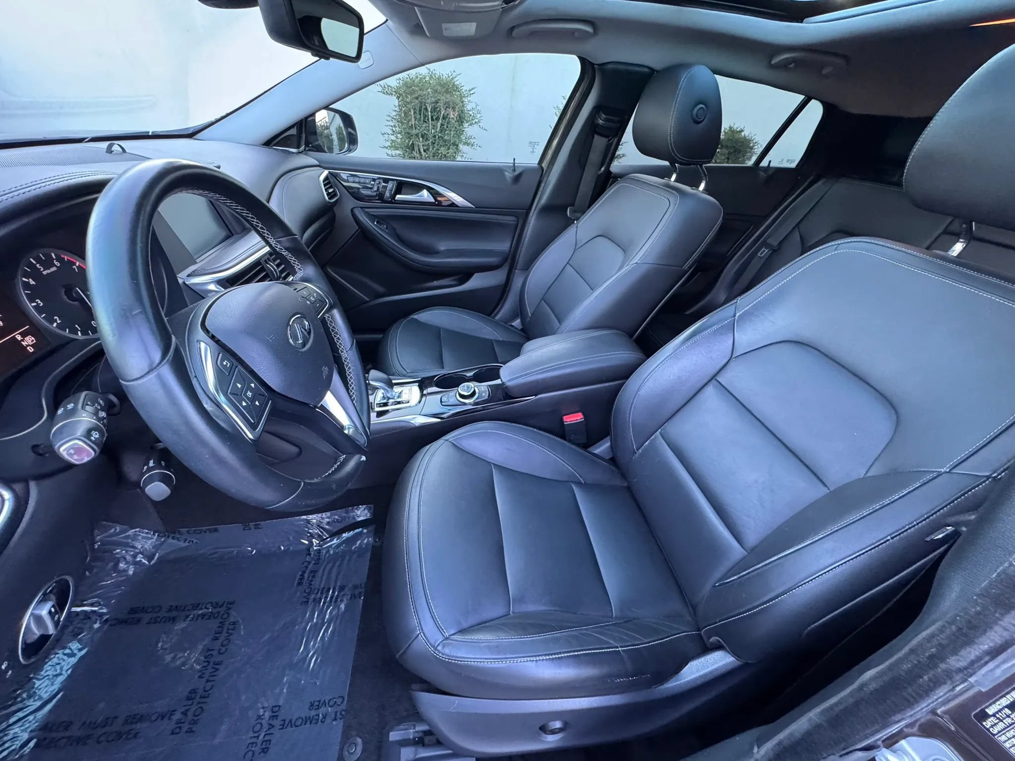 Used 2017 INFINITI QX30 Premium w/ Cargo Package FWD image 11