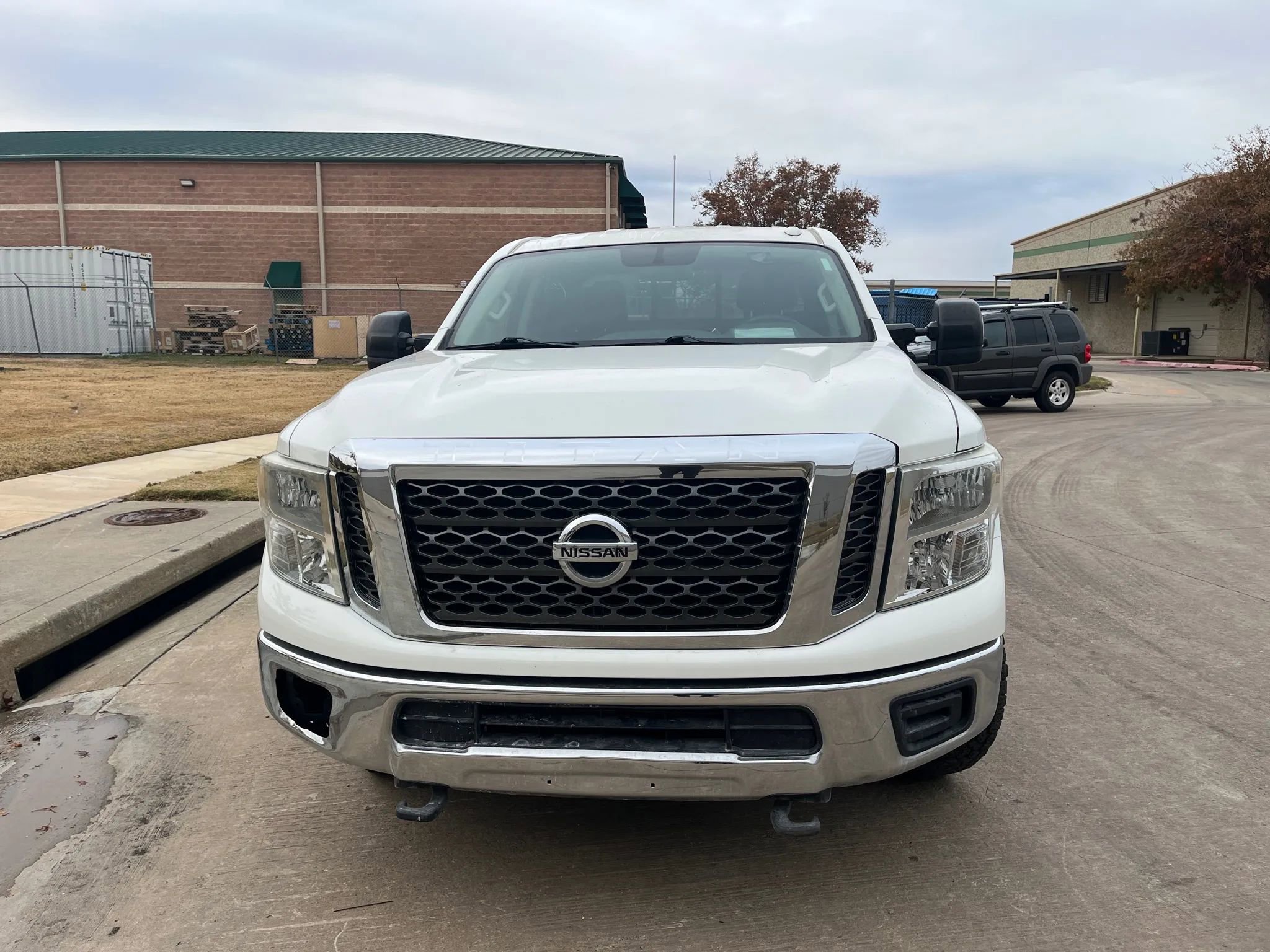 Used 2017 Nissan Titan SV image 2